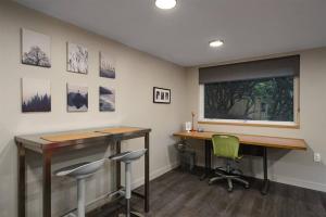 #StayInMyDistrict Multnomah Village Modern Retreat