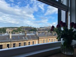 Spacious Georgian apartment in city centre