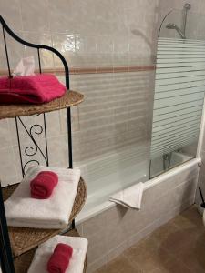 Hotels Hotel De La Loire : photos des chambres