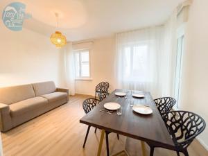 Largo Papa Tirabora Short Rent