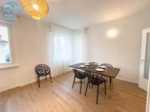 Largo Papa Tirabora Short Rent