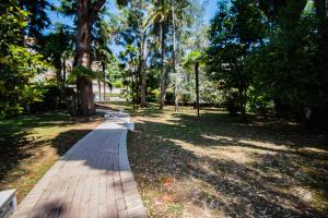 Calme absolu, élégant et arboré avec piscine
