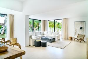 Villa Peman Luxurious Beachside Villa