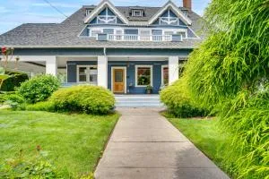 Wine Country Home with Yard Walk to Downtown! - Dayton