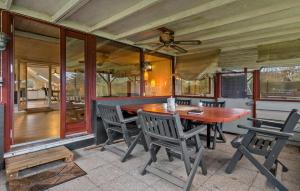 4 Bedroom Cozy Home In Ans By