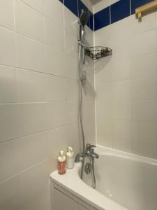 Appartement 2 pièces avec Projecteur à 100m du métro