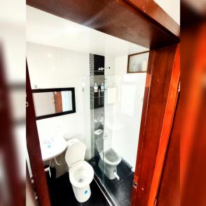 HABITACIÓN AMPLIA y CÓMODA CON BAÑO PRIVADO