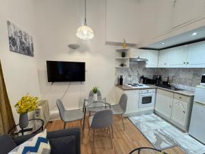 Charming and affordable flat for 4 people 7 min walking from OXFORD STREET - with breakfast