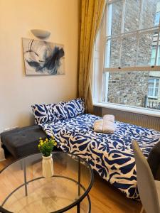 Charming and affordable flat for 4 people 7 min walking from OXFORD STREET - with breakfast