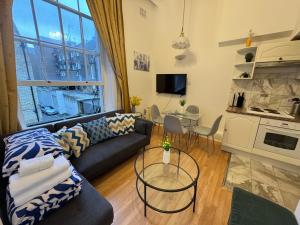 Charming and affordable flat for 4 people 7 min walking from OXFORD STREET - with breakfast