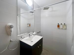 Modern Studio with Amenities and balcony in the Heart of the City