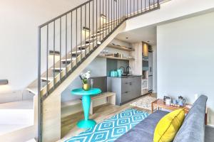 Loft Style Apartment in of the heart of East City. Views&Balcony