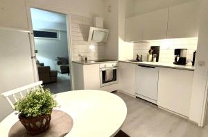 Nicely furnished apartment near centrum, free parking