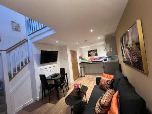 Glastonbury Mystic Vault, 1 BD Apt Split Level, Sleeps 3