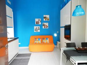 LOVELY BLUE subway A easy to get city center