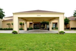 Courtyard by Marriott Dallas-Fort Worth/Bedford - 3hvězdičkové hotely ve městě Bedford