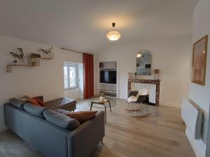 Cosylocation - Vue Théâtre AntiqueJardin de Cybèle