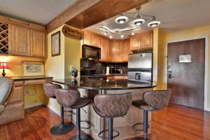 Behnke Family Retreat, Mountain View 1BR-1BA Condo at Mountain Green Resort, Ski Shuttle