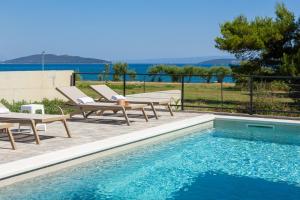 Beachfront villa Pensa private pool, 3-bedroom