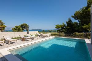 Beachfront villa Pensa private pool, 3-bedroom