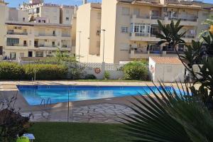 Acogedor Apartamento Moderno con Piscina en Nerja, Perfecto para una Escapada
