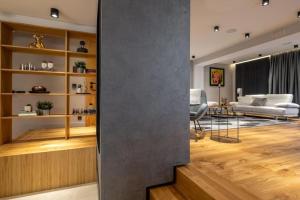 Luxurious House in an Exclusive Complex, Mount View