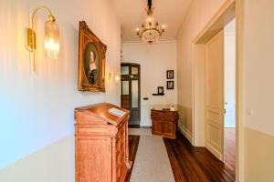 B&B / Chambres d'hotes DE L-ART A LA MANIERE - Chambre d-Hotes de Charme - 2 Suites Haut de Gamme - Ideal Couple & Famille - Piscine - Terrasse - Calme - 15min Saint-Emilion - EXPERIENCE Restauration d-Oeuvre d-Art : photos des chambres