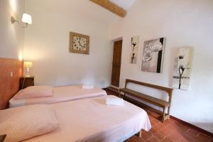 Maisons de vacances Authentique mas avec vue et piscine Eygalieres LS1-447 : photos des chambres