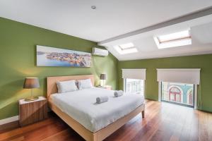 City-Center Apartments with Mezzanine and Terrace