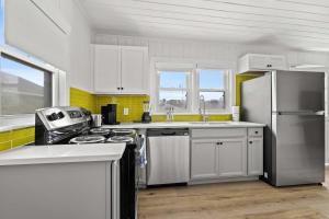 2BR1BA Sleeps 6 Pet-Friendly Walk to Ocean