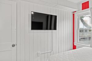 2BR1BA Sleeps 6 Pet-Friendly Walk to Ocean