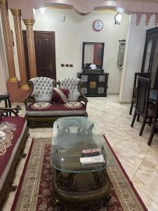 شقة بكمبوند التجمع الخامس قريب من الجامعه الأمريكية