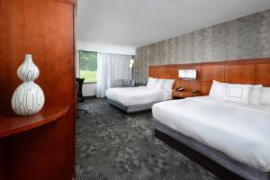 Queen Room with Two Queen Beds - Non-Smoking room in Courtyard Danville
