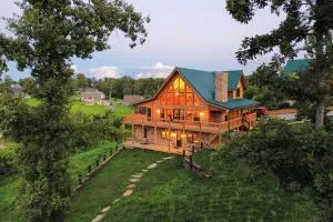 Large Deck and Shared Dock Cabin on Kentucky Lake! - Gilbertsville