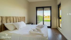Ollystays 4BR Townhouse Shared Pool El Gouna