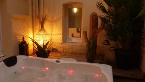 Appartements CosyRouen Jacuzzi Parking gratuit : photos des chambres