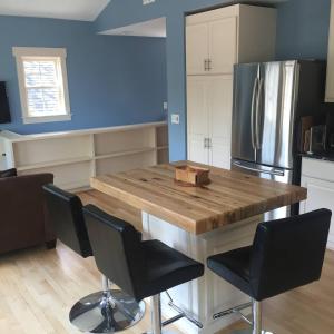 Back Alley Apartment, walk Downtown and Duke