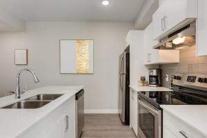 Inner City Apartment, Pet Friendly, Free Underground Parking