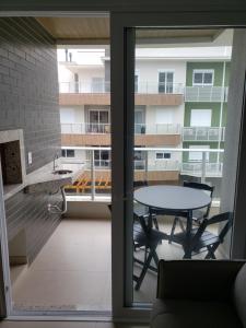 Apartamento em Condomínio Clube frente à praia do Campeche