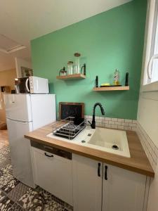 La maison dAurore et Patrice - jacuzzi couvert et jardin privés