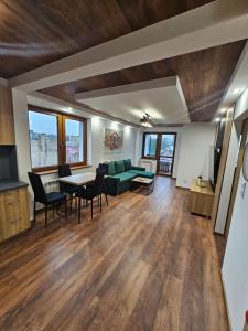 LUXURY GREEN APARTMENT by Marta