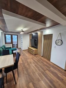 LUXURY GREEN APARTMENT by Marta