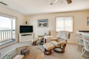 Oceanfront Condo with Pool Access in Surfside Beach!