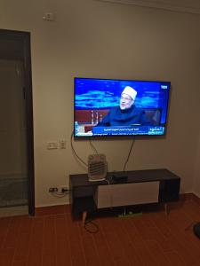 Luxurious 3 room hotel apartment just steps away from North 90th Street offering a perfect blend of comfort and convenience Ideal for families