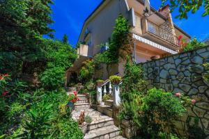 Apartments and Room Mirjana