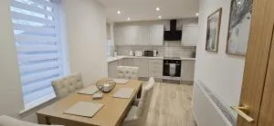 Modern 3-Bed Home with Private Driveway & 5 Mins to Milton Keynes Central - Wolverton