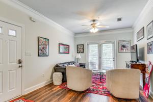 1 Mi to UGA Charming Athens Condo with Balconies!