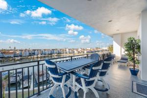3b 2.5b Luxury at The Harbor Condos