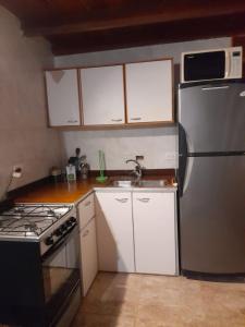 Departamento 3 ambientes, para 4 personas, barrio tranquilo a una cuadra del bosque