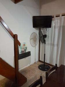 Departamento 3 ambientes, para 4 personas, barrio tranquilo a una cuadra del bosque